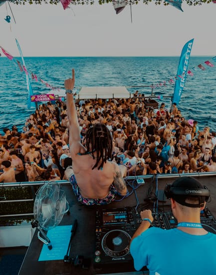 Boat Party open bar